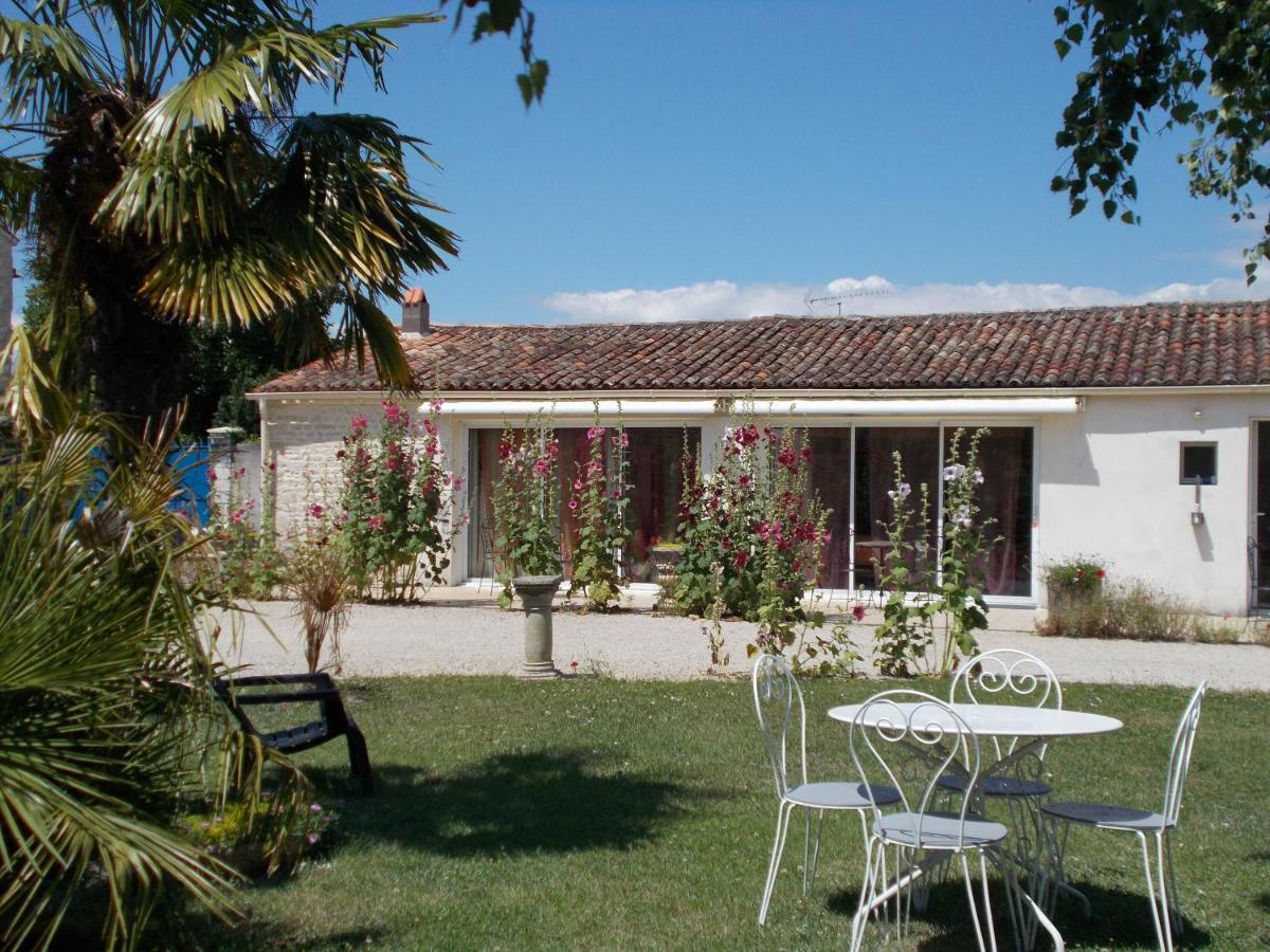 Le Clos Des Palmiers Bed & Breakfast Saint-Ouen-d'Aunis Exterior photo